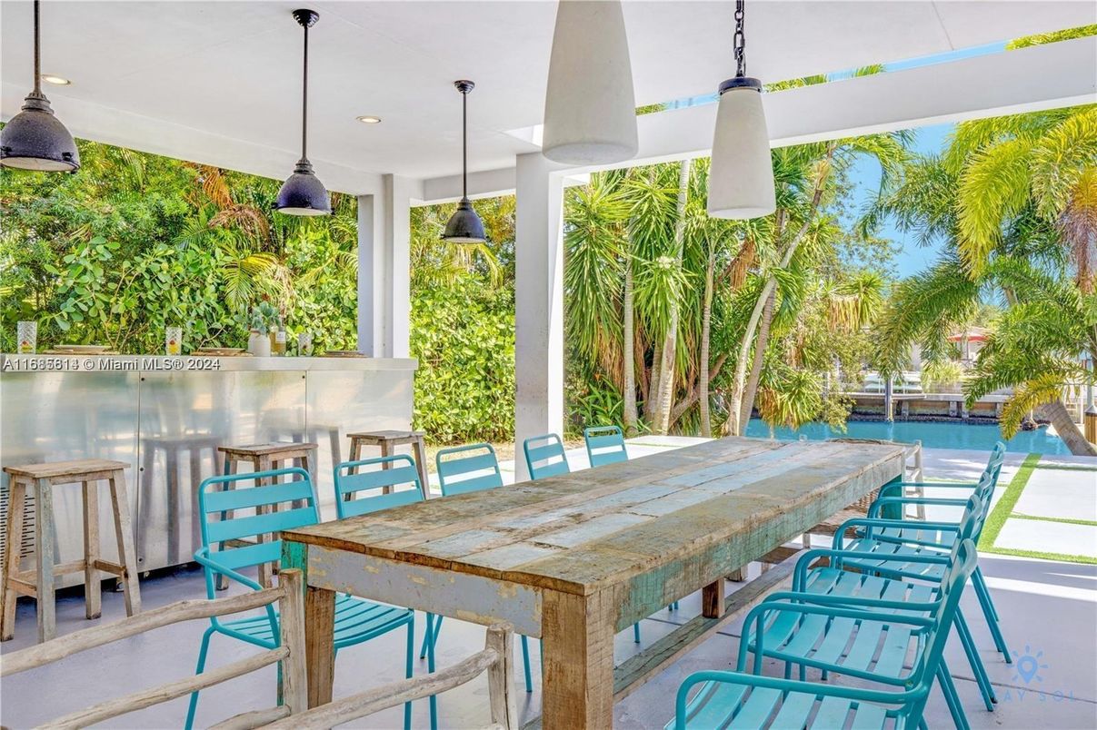 Exterior, Pendant Lights, Pool, Recessed Lighting