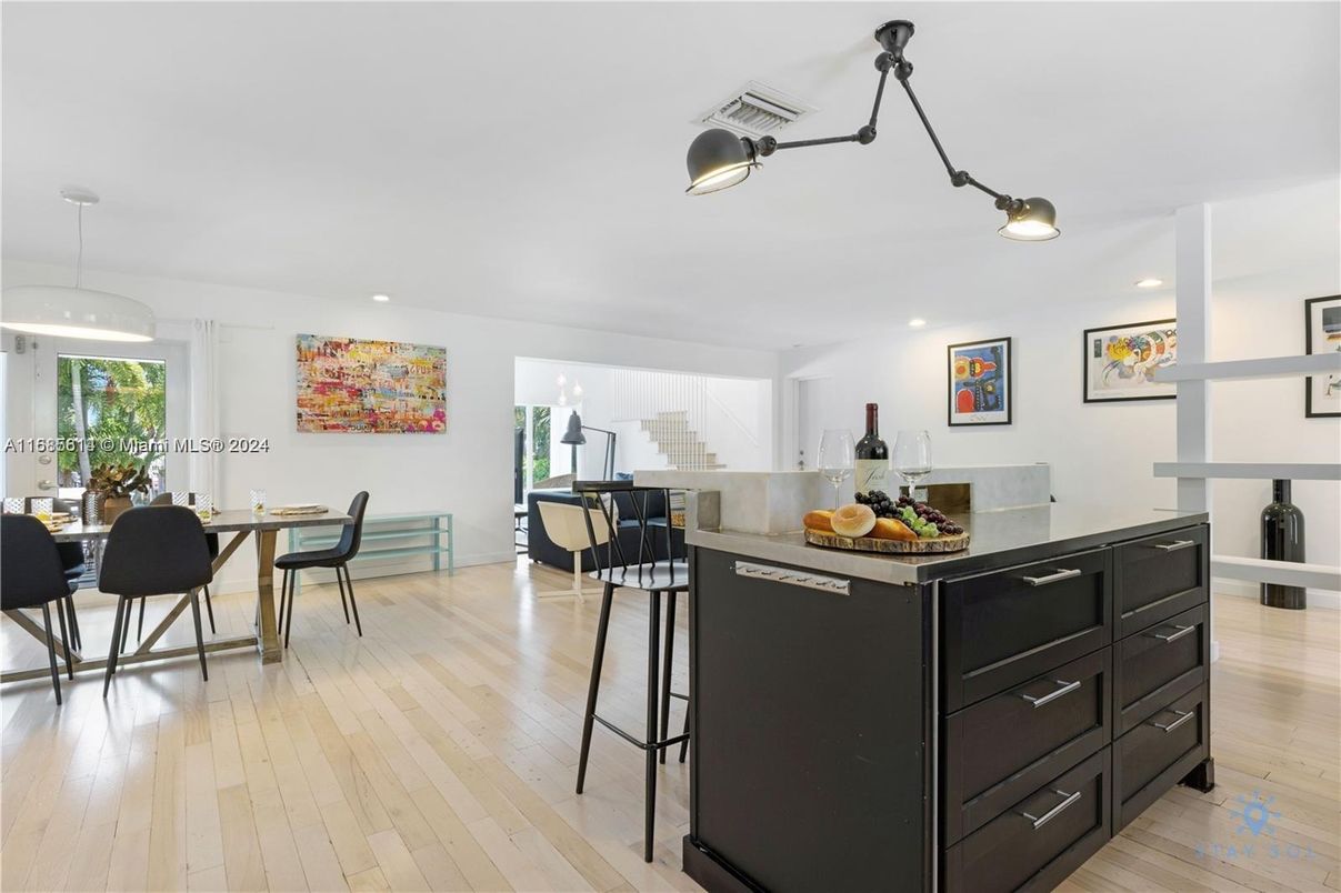 Dining room, Interior, Kitchen, Pendant Lights, Recessed Lighting, Wood Texture Flooring