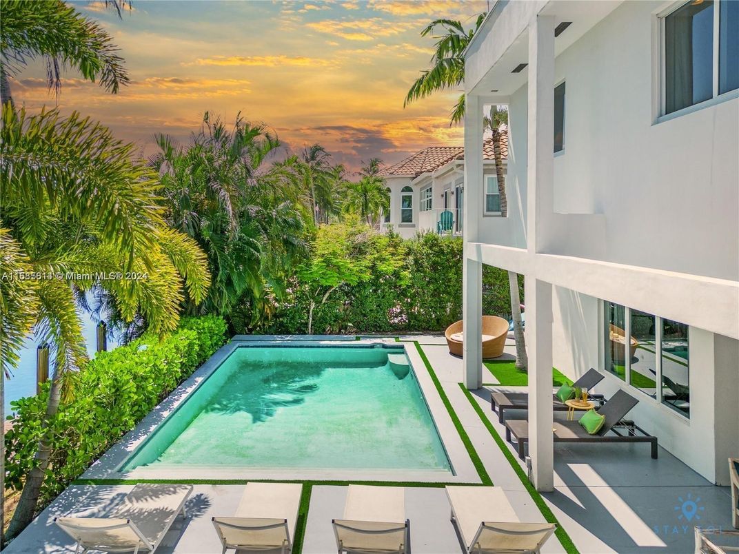 Exterior, Pool, Water