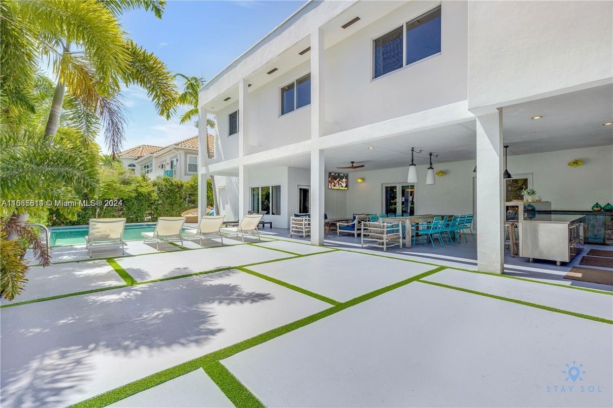 Exterior, Pool
