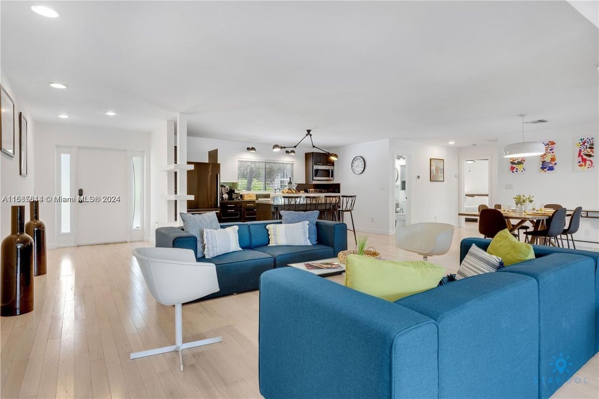 Dining room, Interior, Kitchen, Living room, Pendant Lights, Recessed Lighting, Wood Texture Flooring