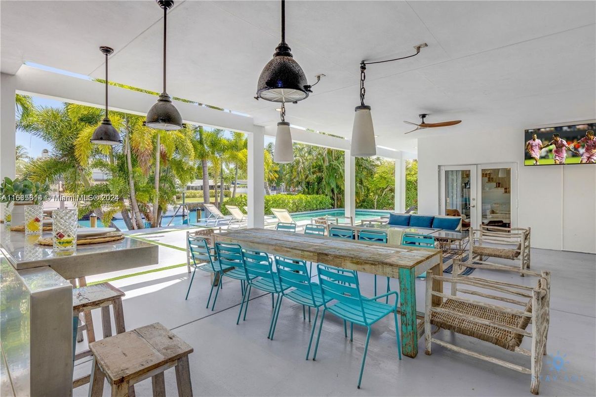 Dining room, Interior, Pendant Lights
