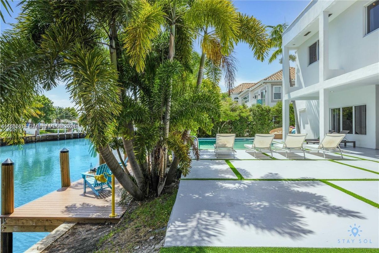 Exterior, Pool, Water