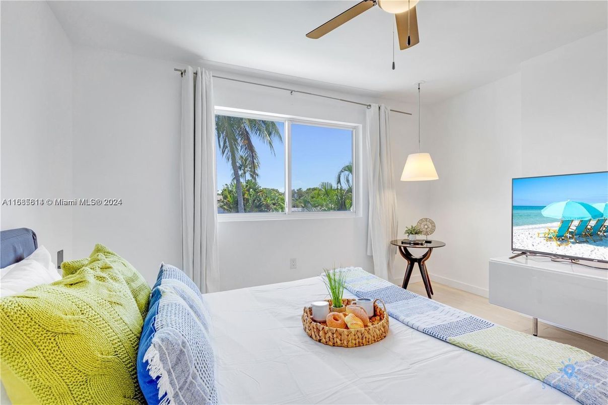 Bedroom, Interior, Water