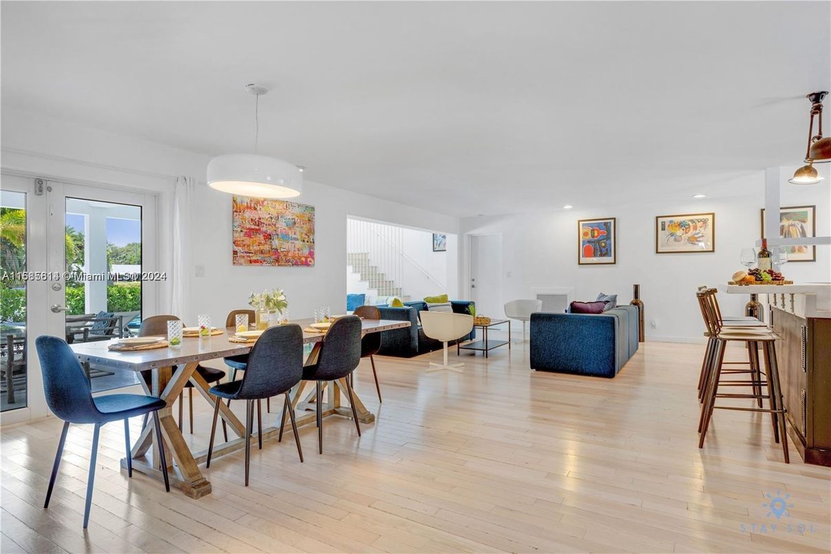 Dining room, Interior, Living room, Pendant Lights, Recessed Lighting, Wood Texture Flooring