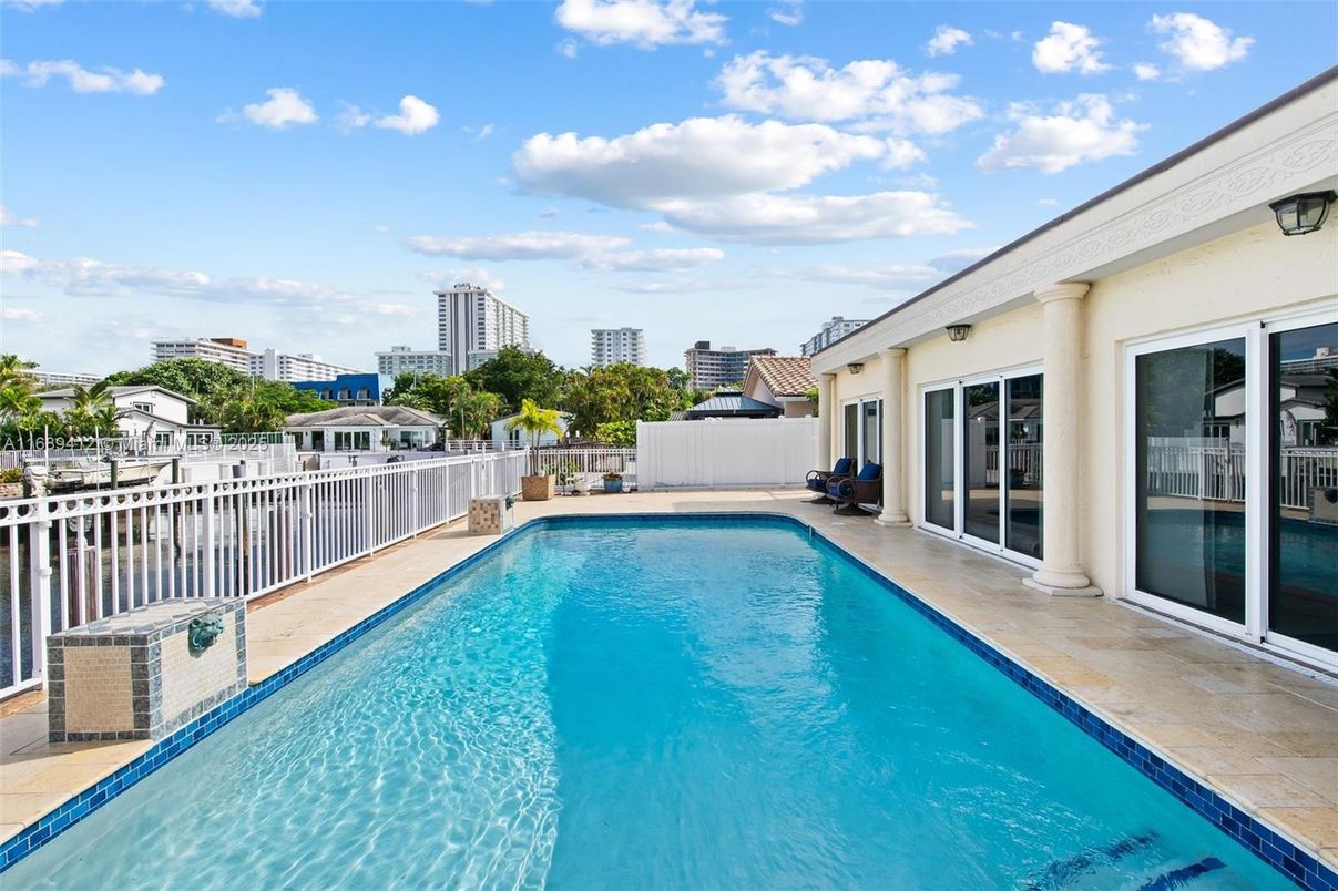 Exterior, Pool