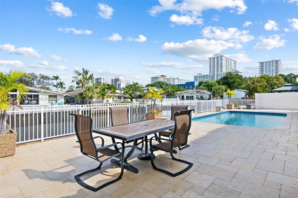 Exterior, Pool