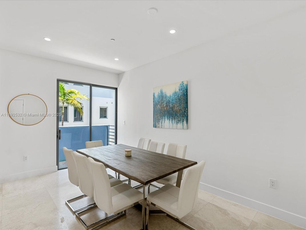 Dining room, Interior, Recessed Lighting