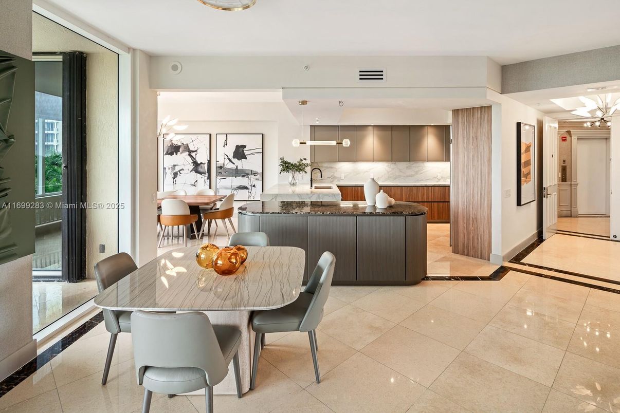 Dining room, Interior, Pendant Lights, Recessed Lighting