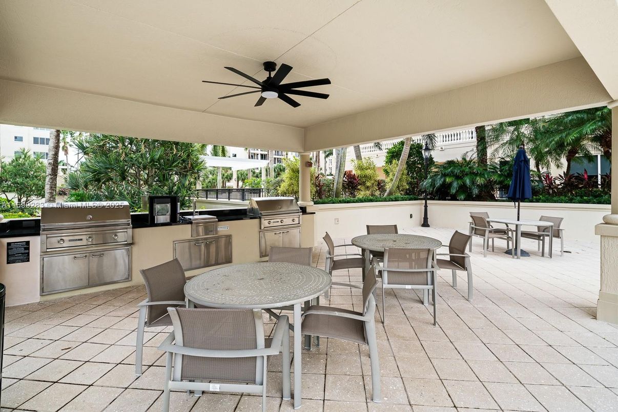 Exterior, Outdoor Kitchen