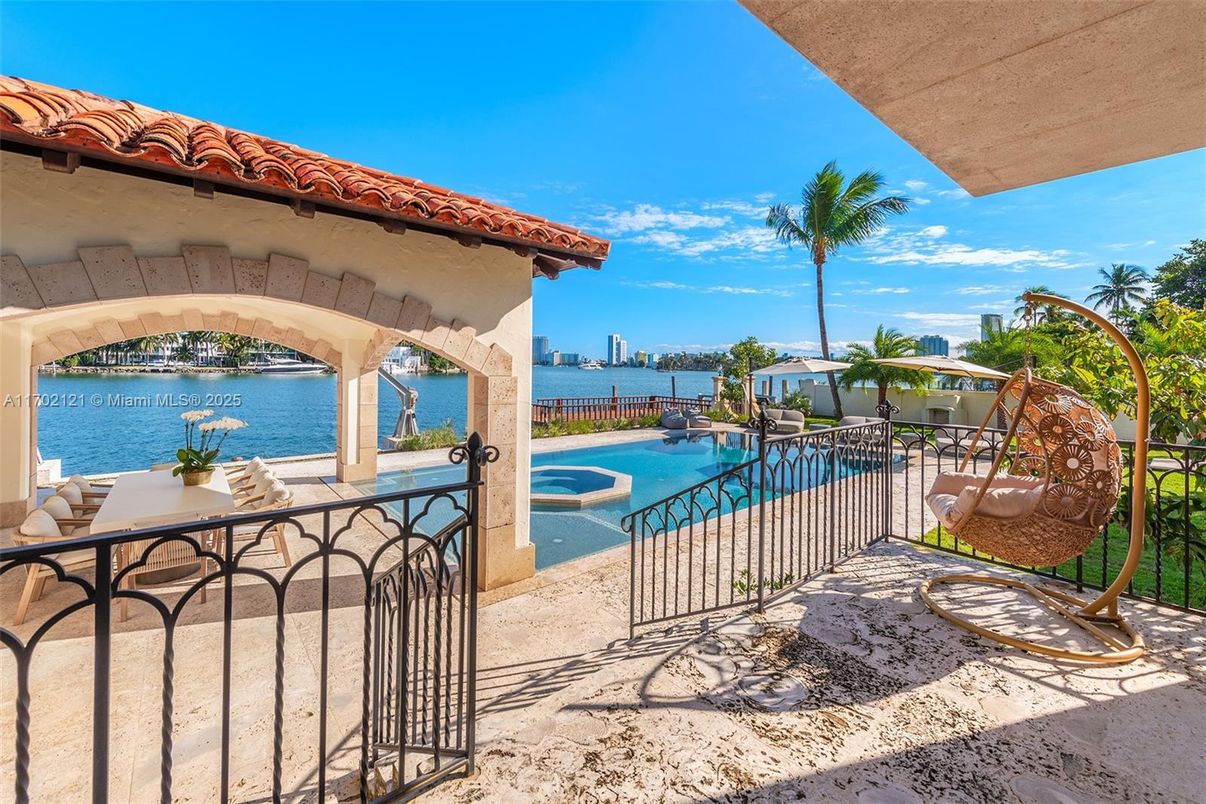 Exterior, Pool, Water