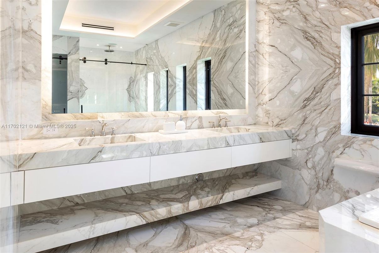 Bathroom, Interior, Marble, Marble Walls, Recessed Lighting