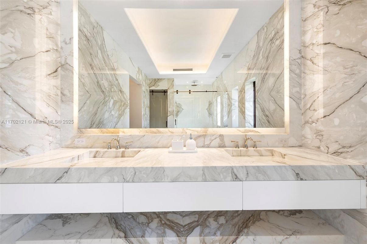 Bathroom, Interior, Marble, Marble Walls, Recessed Lighting