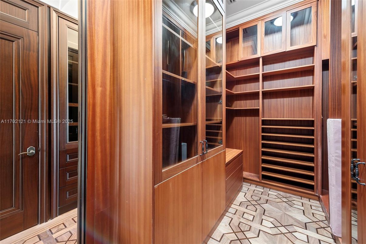 Interior, Walk-in Closets