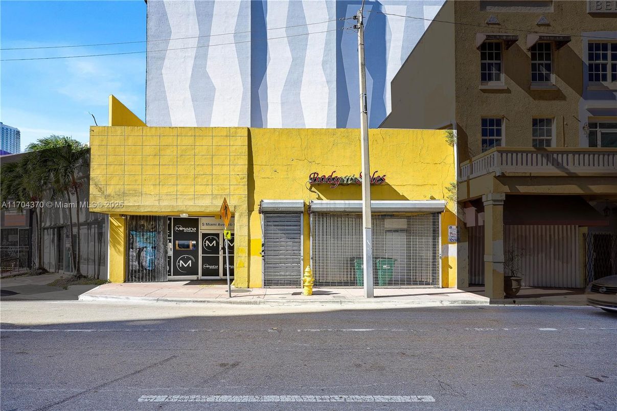 Exterior, Facade, Condo Building