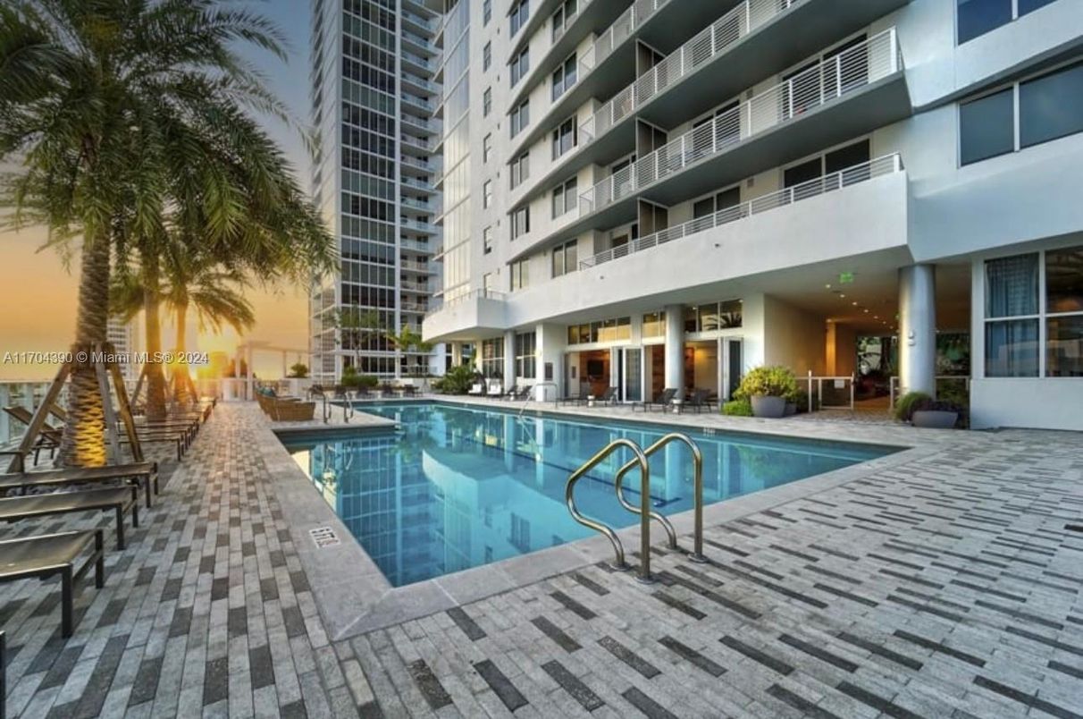 Exterior, Pool
