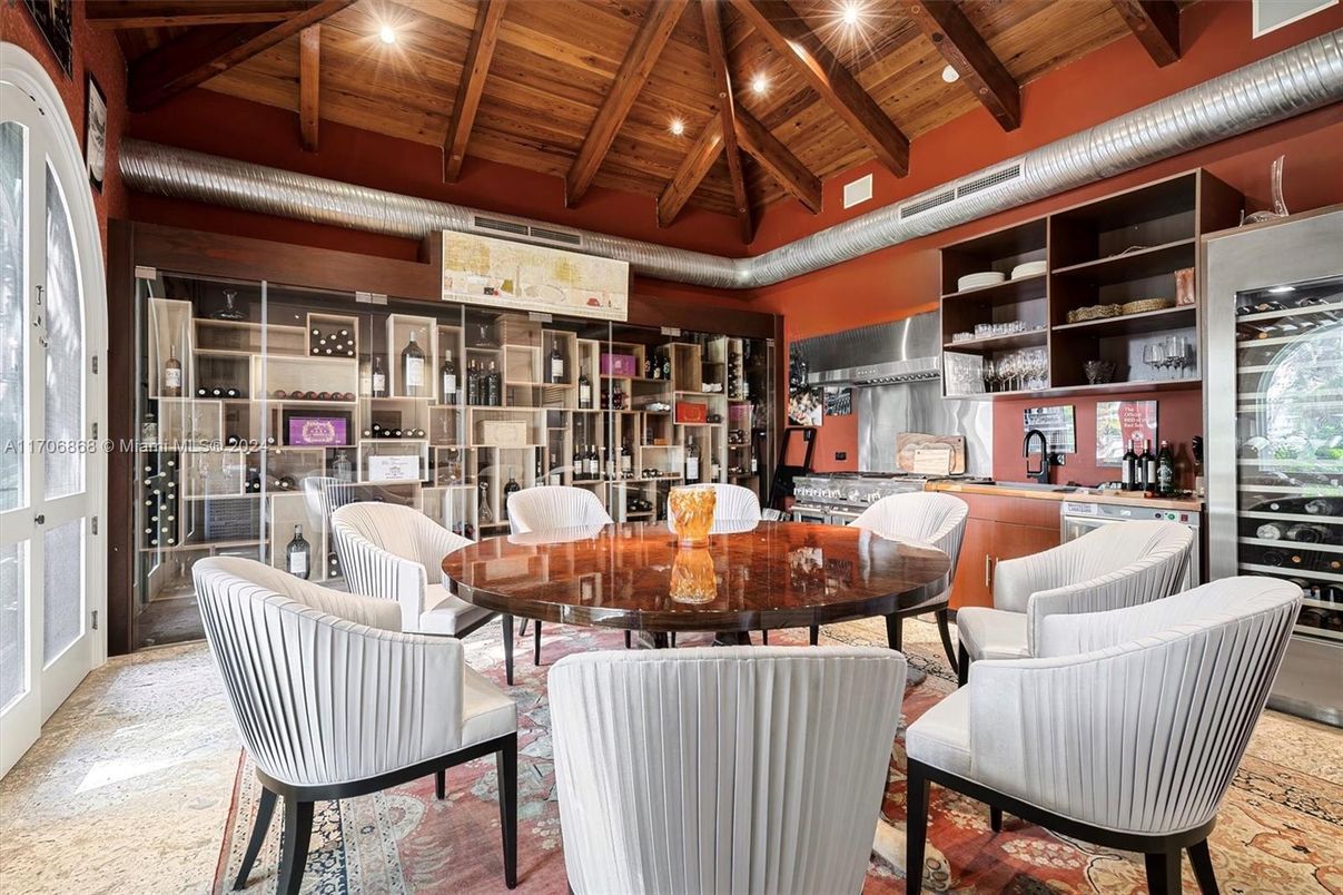 Dining room, Interior, Recessed Lighting, Wooden Beams, Wooden Ceilings
