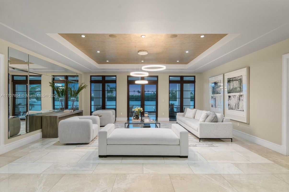 Interior, Living room, Pendant Lights, Recessed Lighting