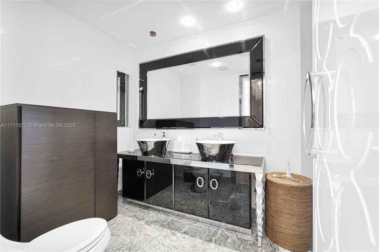 Chandelier, Interior, Walk-in Closets