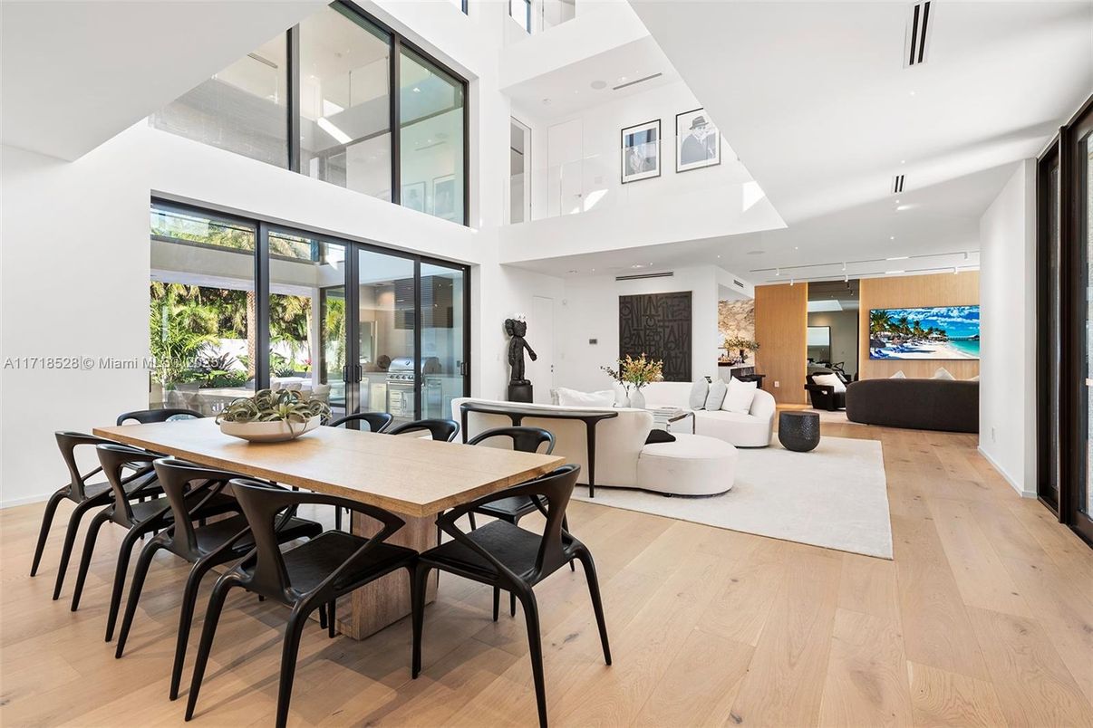 Dining room, Interior, Living room, Recessed Lighting, Wood Texture Flooring