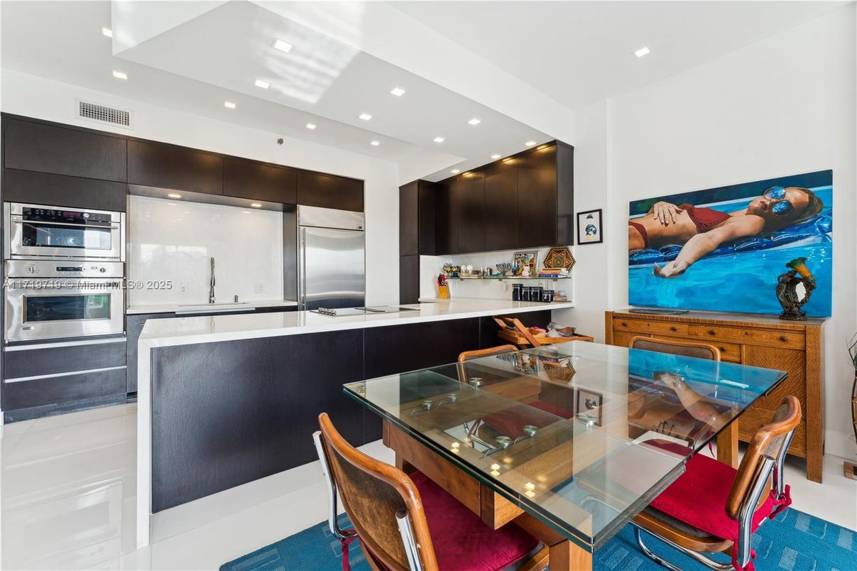 Dining room, Interior, Kitchen, Recessed Lighting, Stainless Steel Appliances