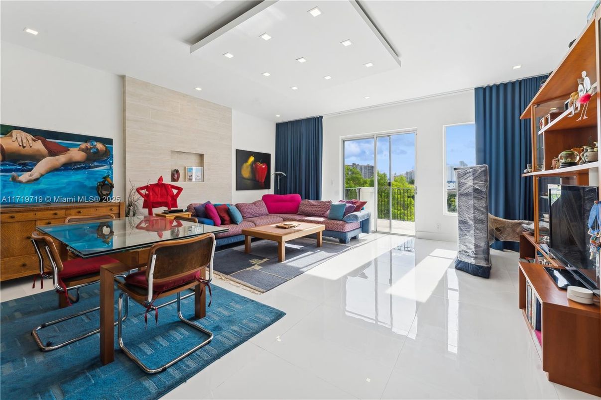 Dining room, Interior, Living room, Recessed Lighting