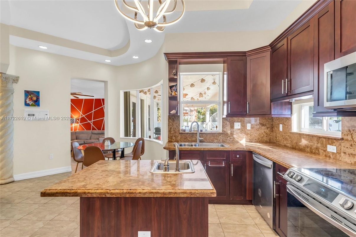 Dining room, Interior, Kitchen, Recessed Lighting, Stainless Steel Appliances