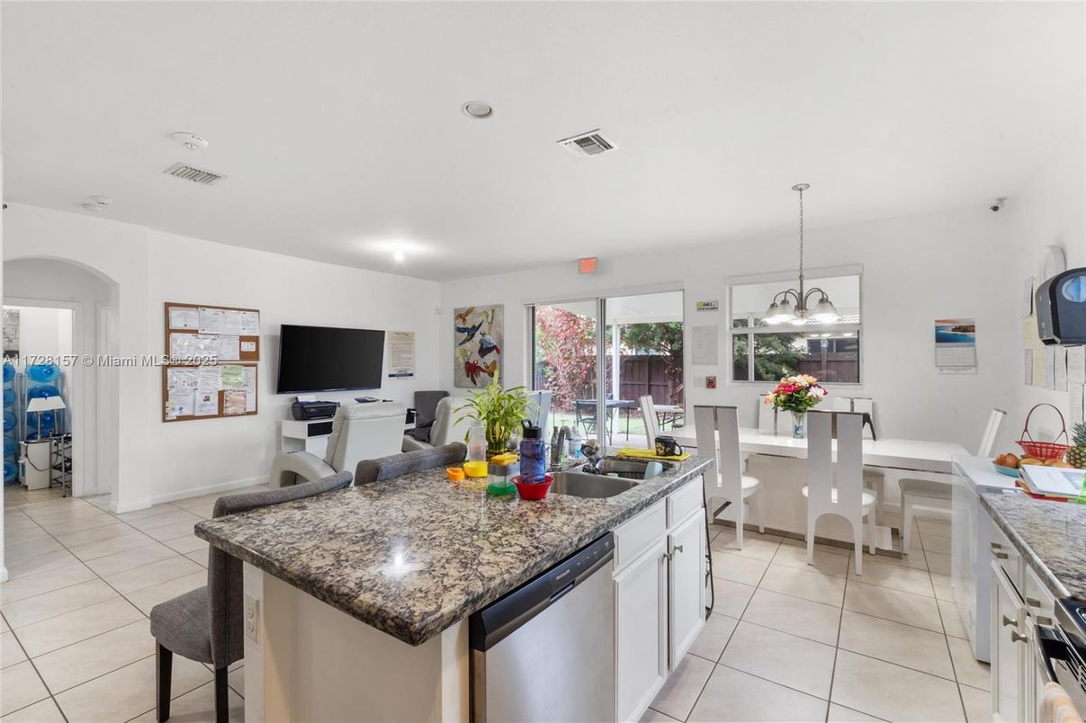 Dining room, Interior, Kitchen, Pendant Lights, Recessed Lighting