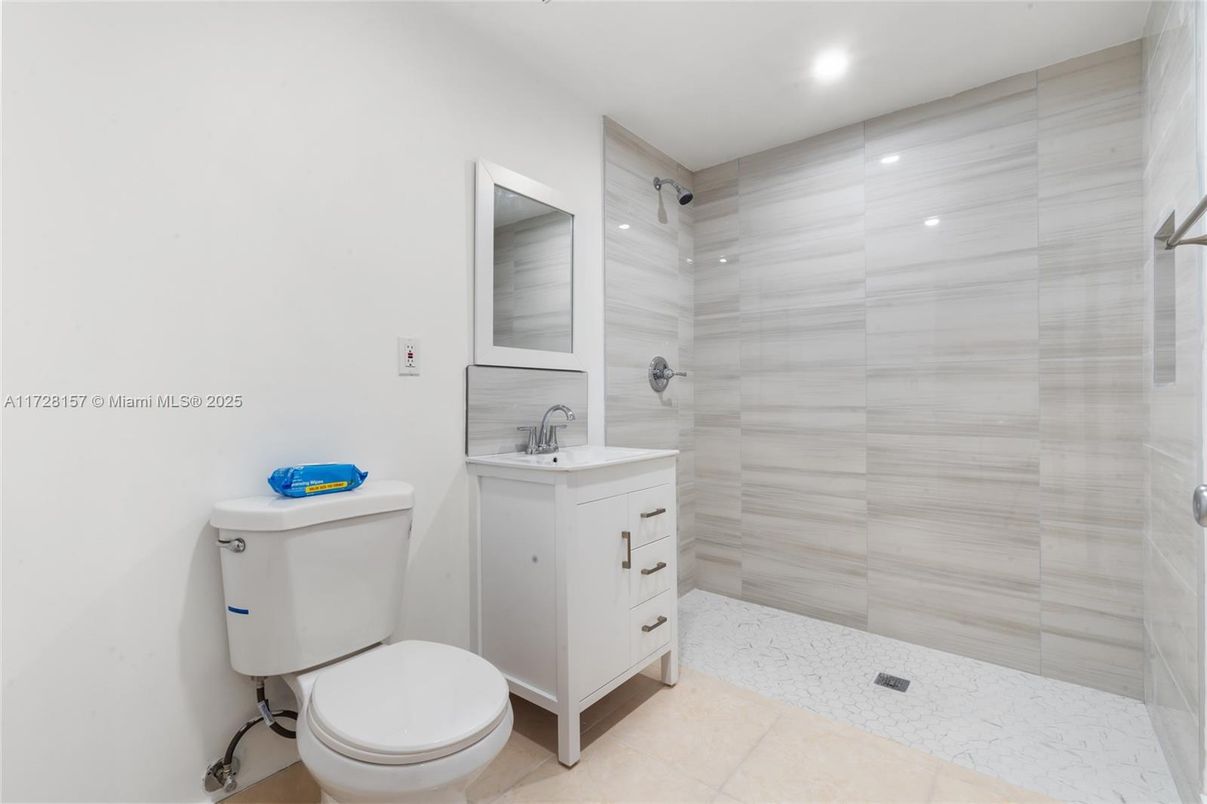 Bathroom, Interior, Recessed Lighting