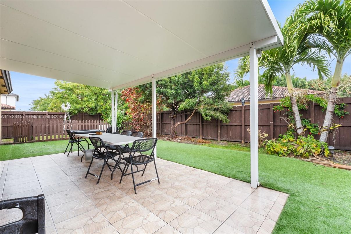 Backyard, Exterior