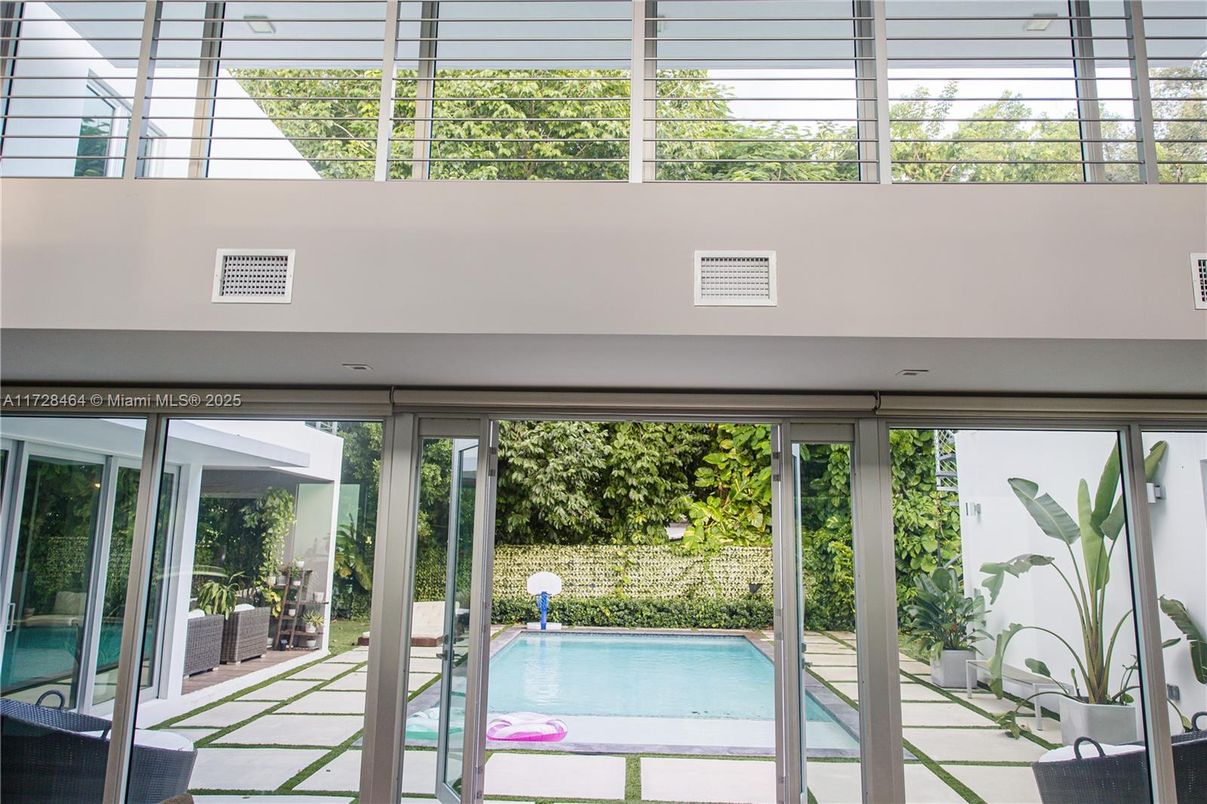 Interior, Pool, Sun Room