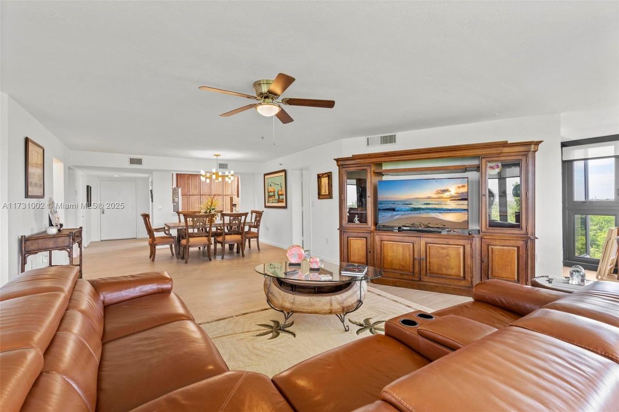 Chandelier, Dining room, Interior, Living room