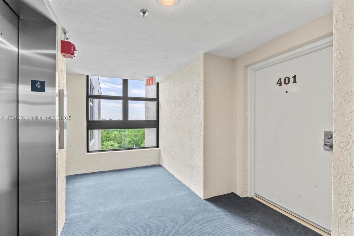 Elevator, Empty room, Interior