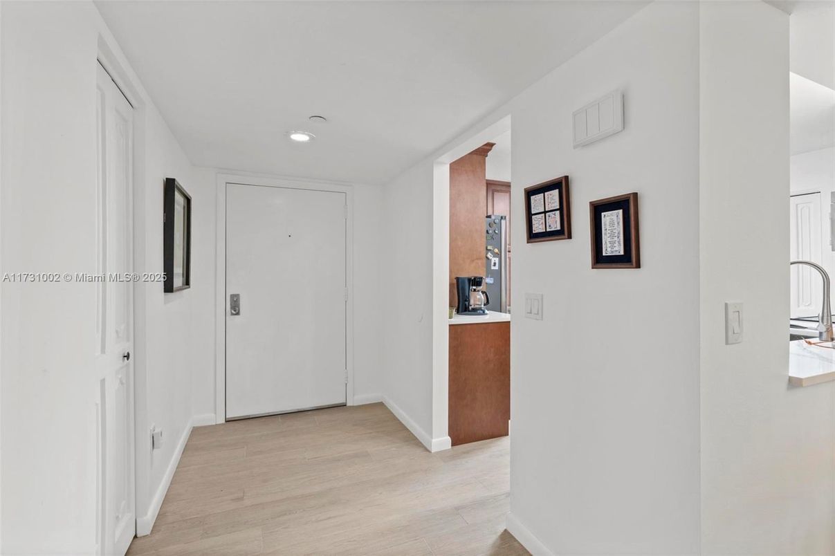 Interior, Recessed Lighting, Wood Texture Flooring