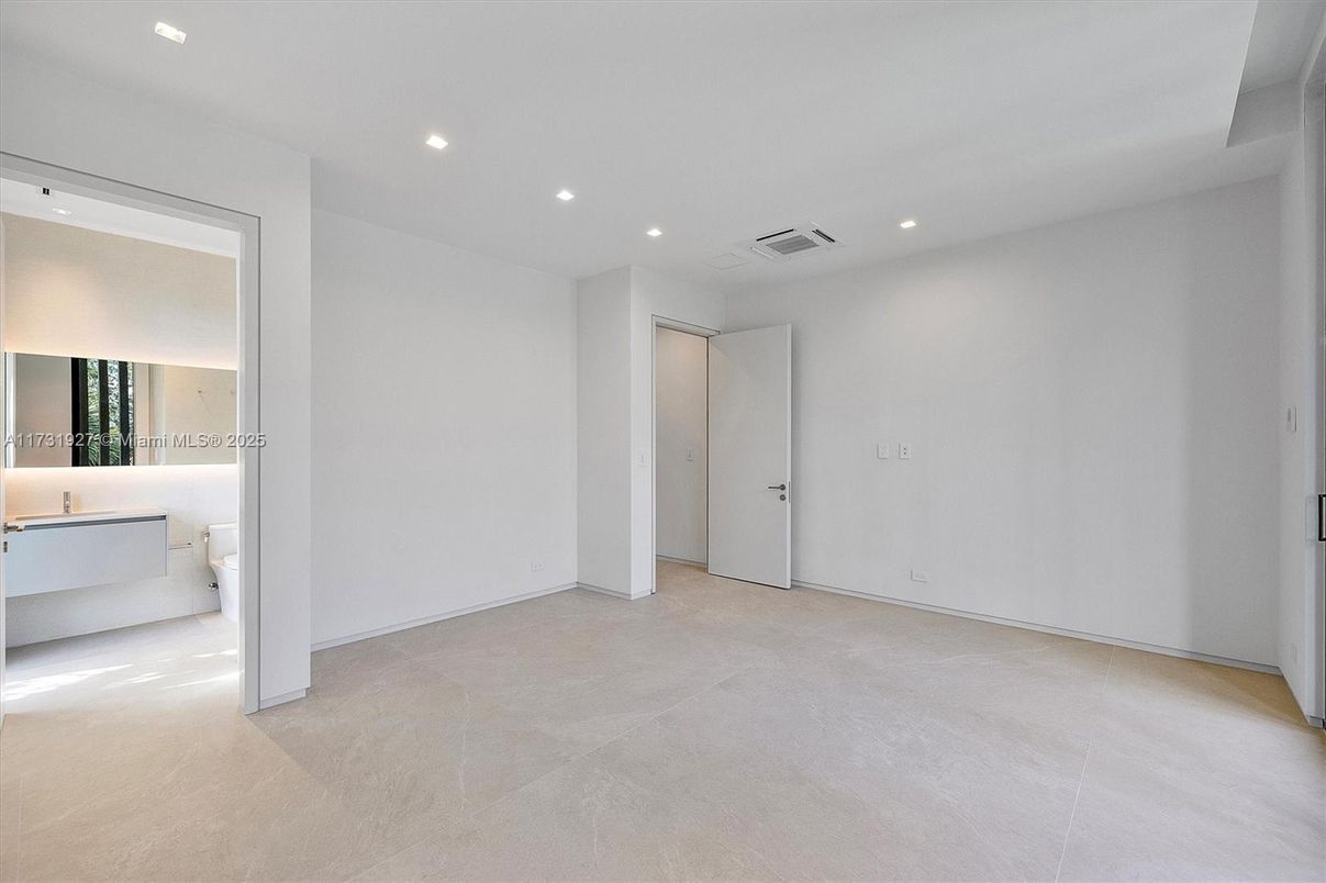 Bathroom, Empty room, Interior, Recessed Lighting