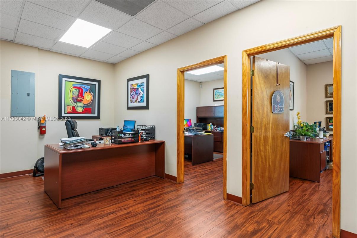 Home Office, Interior, Recessed Lighting, Wood Texture Flooring