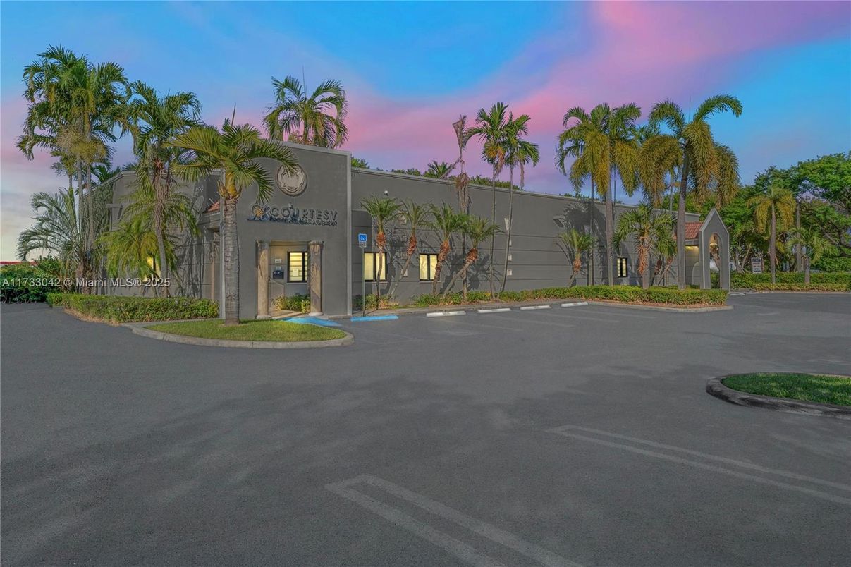 Exterior, Facade, None