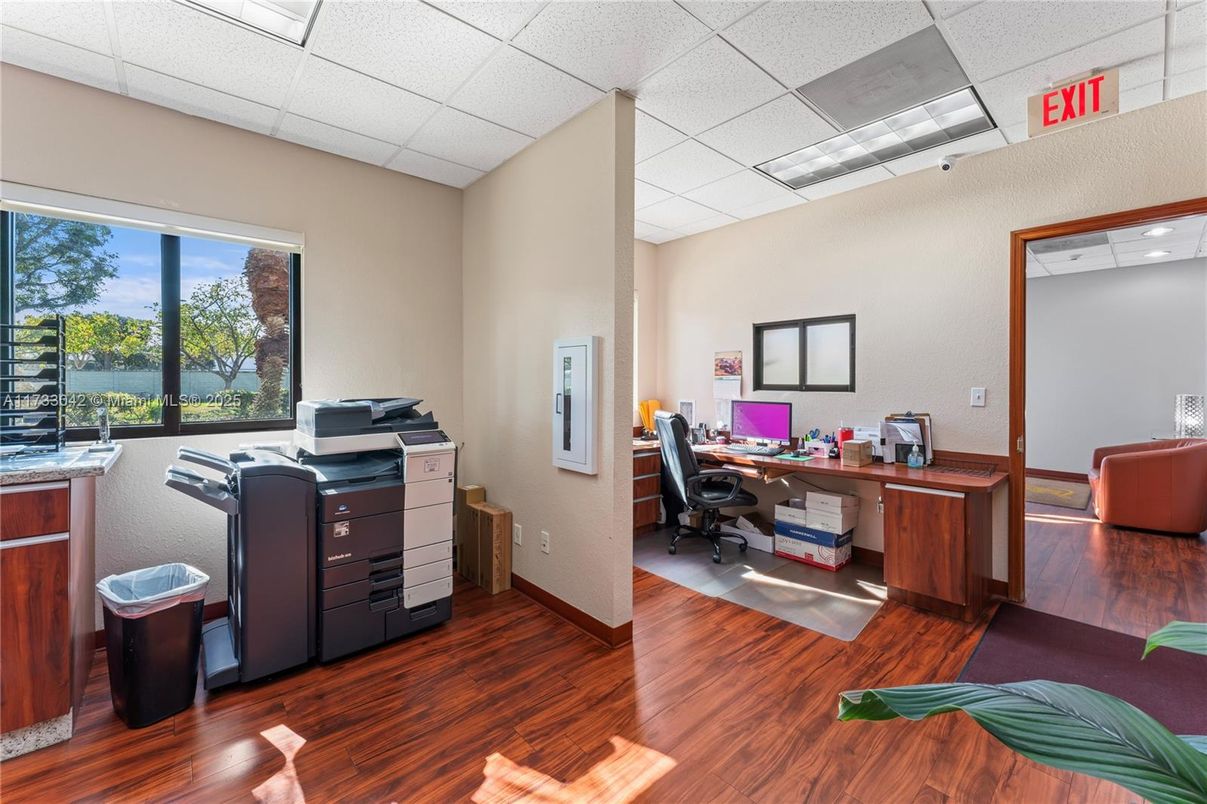 Home Office, Interior, Recessed Lighting, Wood Texture Flooring