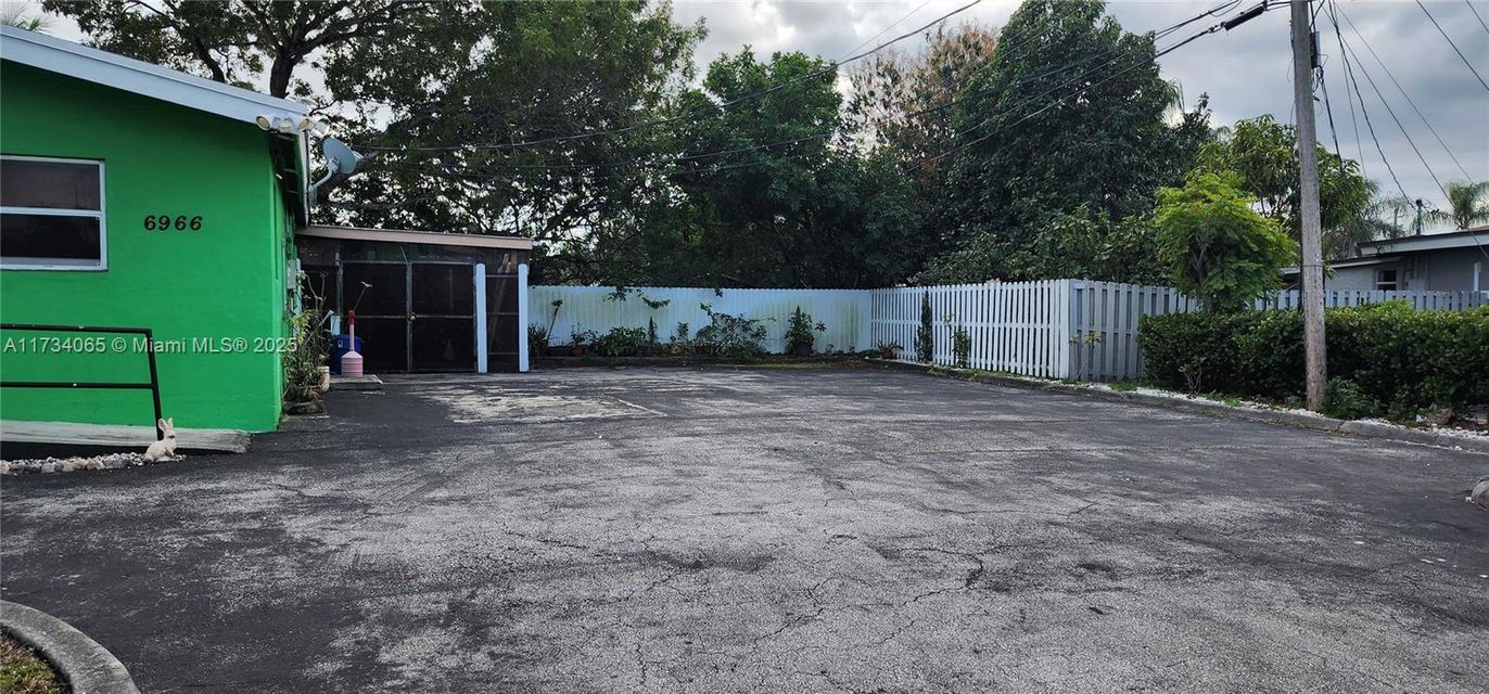 Backyard, Exterior