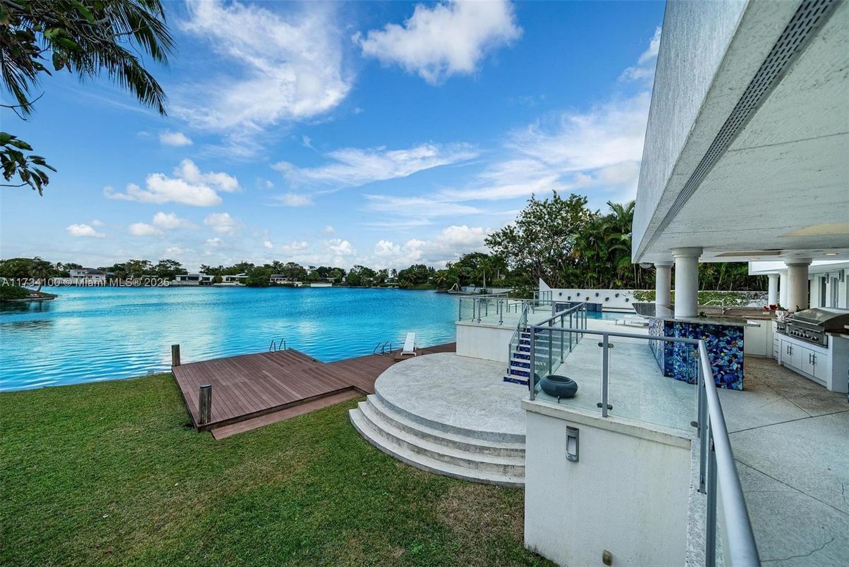 Exterior, Pool, Water