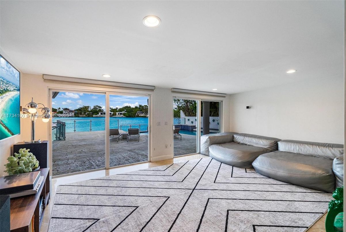 Interior, Living room, Recessed Lighting, Water, Wood Texture Flooring