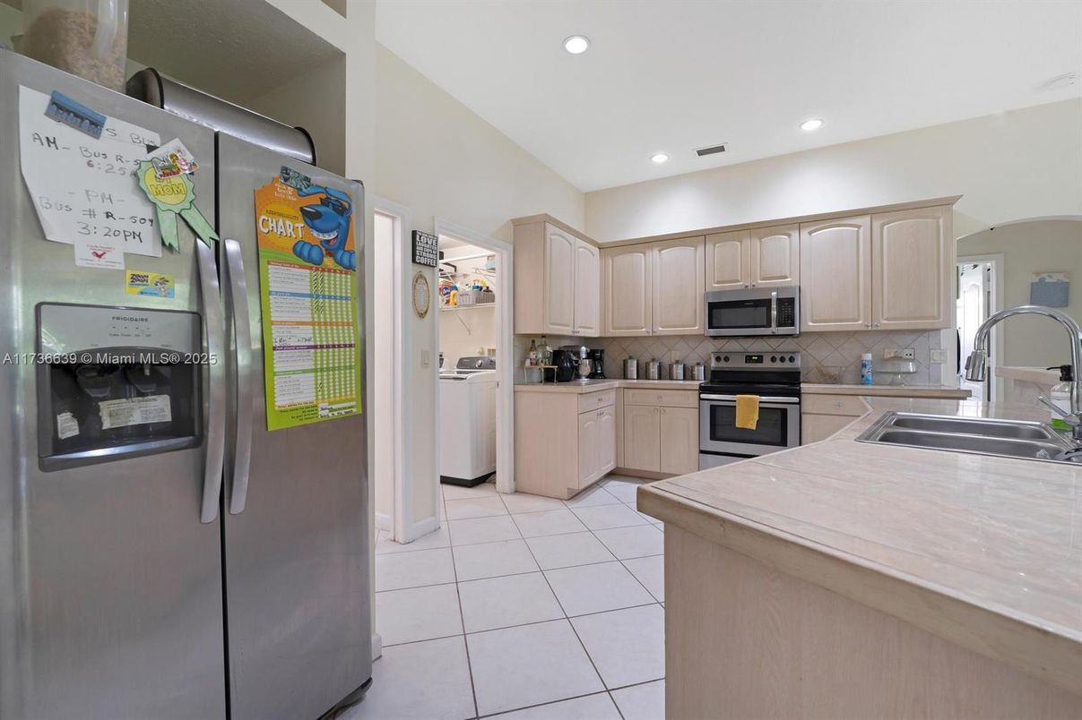 Interior, Kitchen, Recessed Lighting, Washer