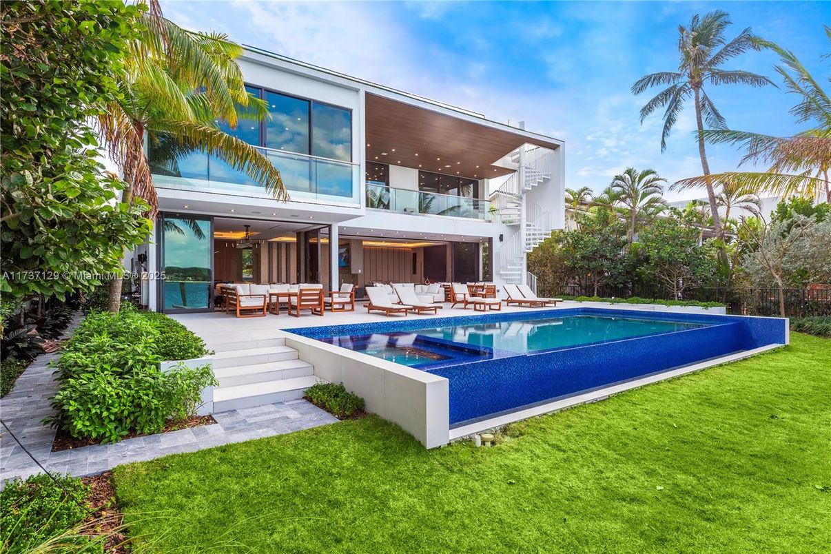 Backyard, Exterior, Pool