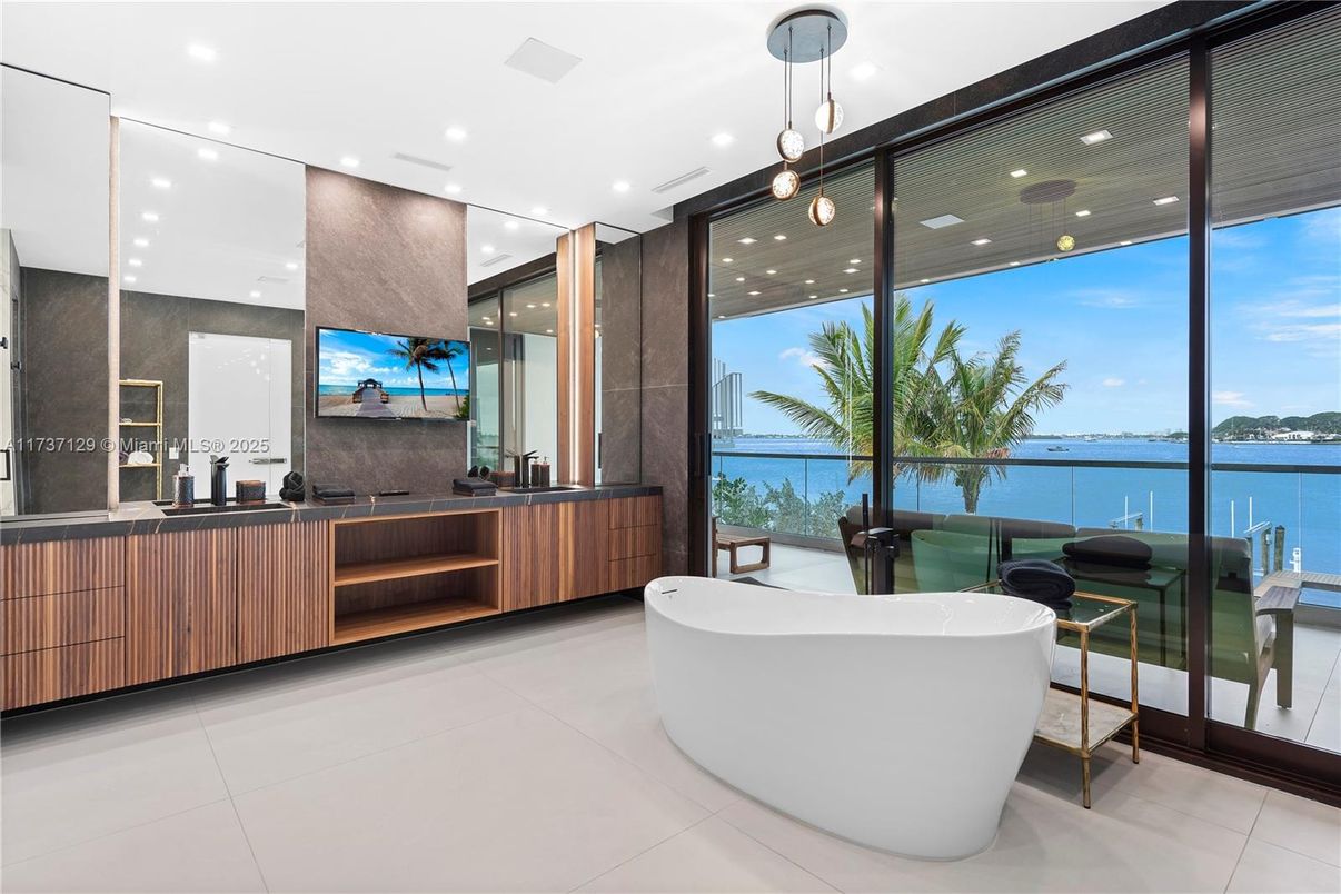 Bathroom, Dual Sink Vanities, Free Standing Baths, Interior, Pendant Lights, Recessed Lighting, Water