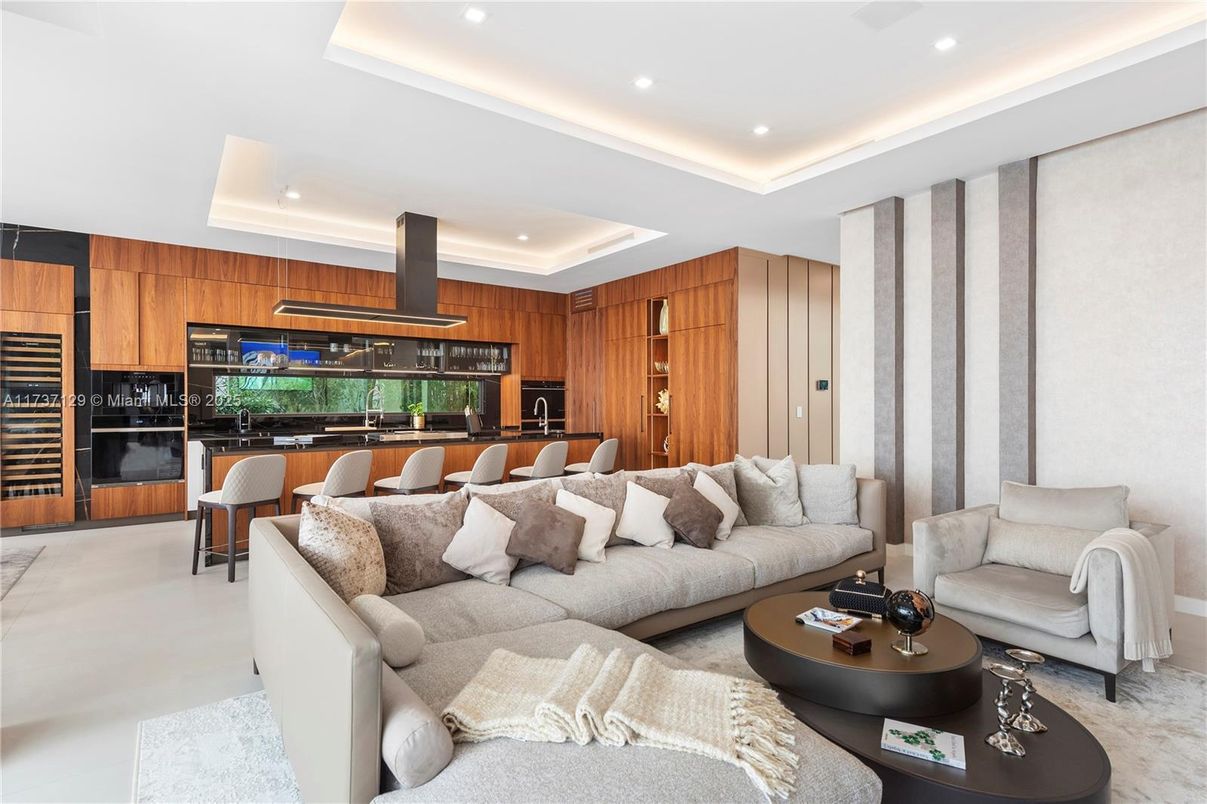 Interior, Kitchen, Living room, Recessed Lighting, Stainless Steel Appliances