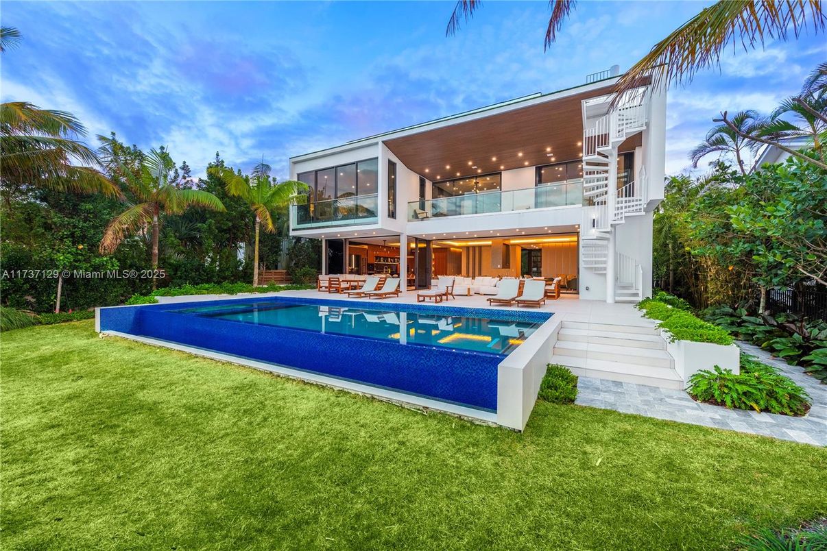 Backyard, Exterior, Pool