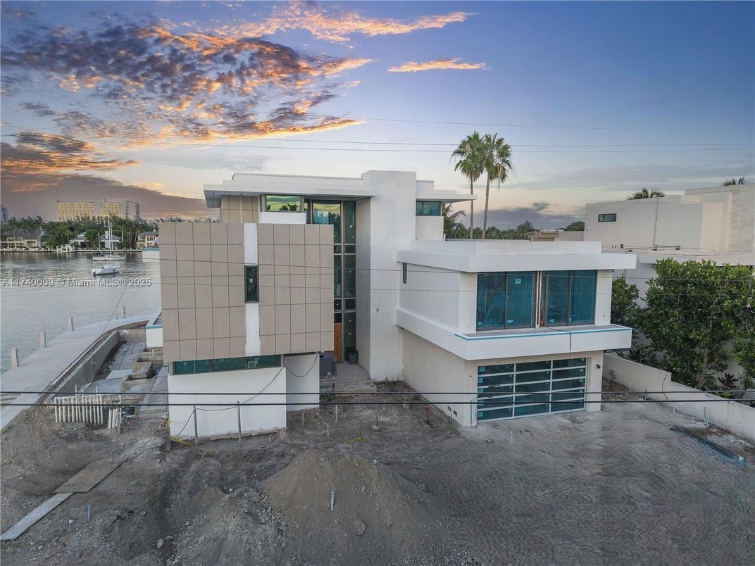 Exterior, Facade, Water, Modern