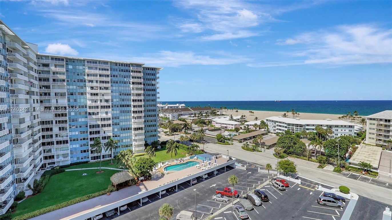 Exterior, Pool, Water