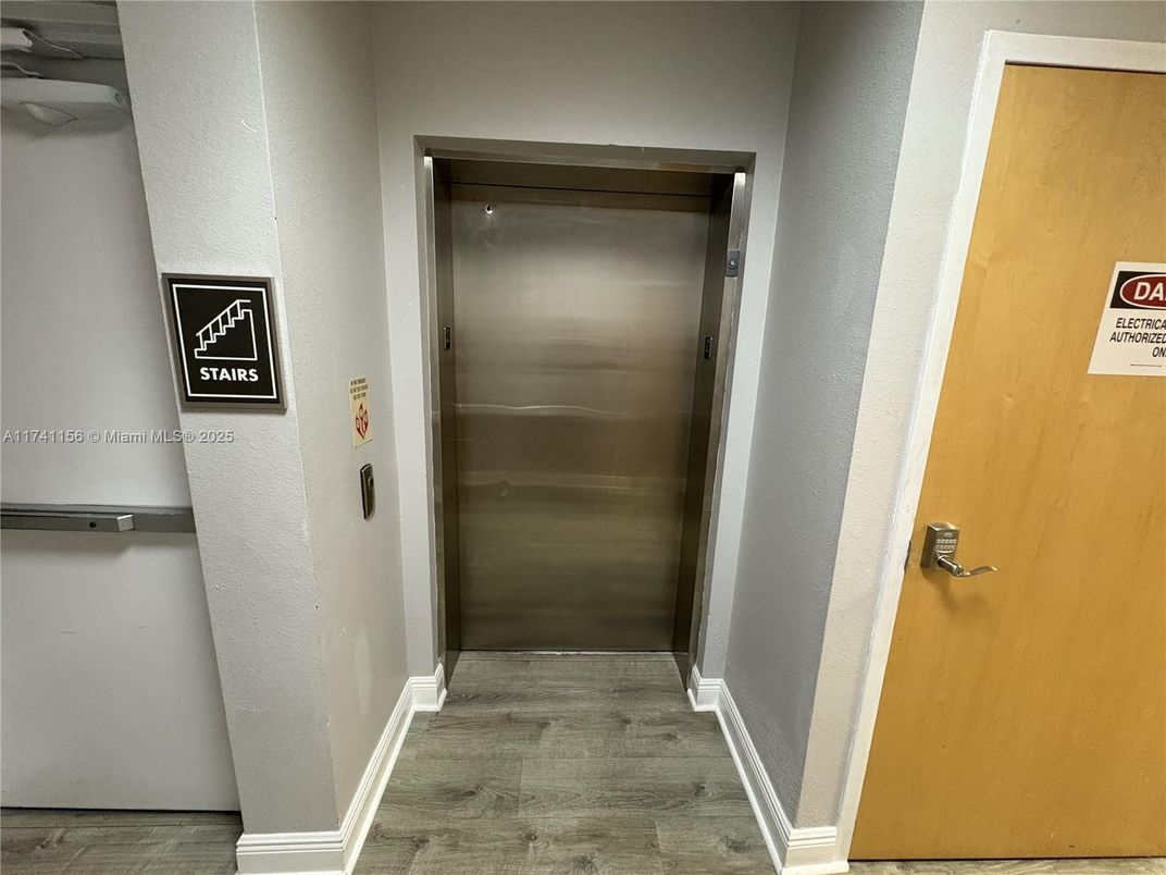 Elevator, Interior, Wood Texture Flooring