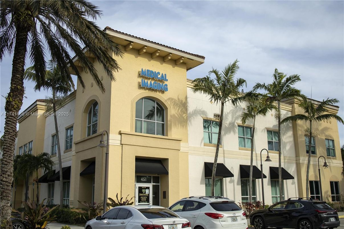 Exterior, Facade, Rowhouse